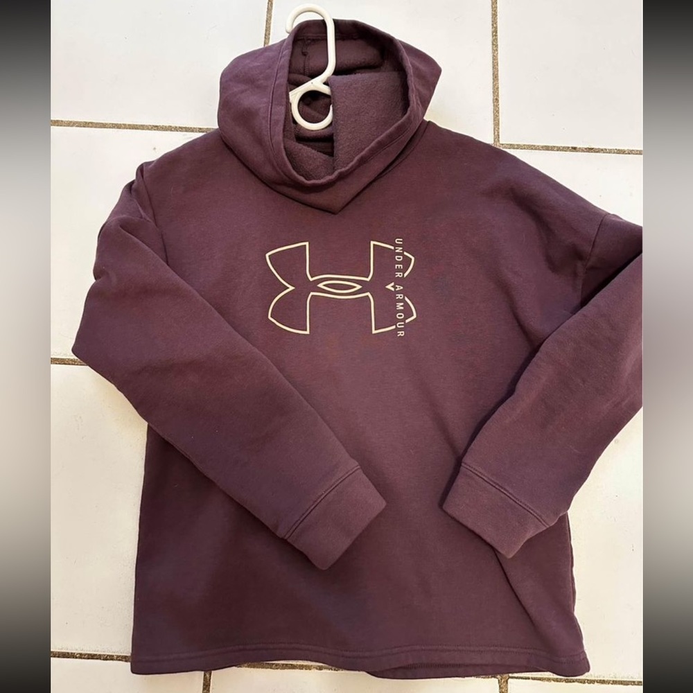 Women’s medium under armour hoodie